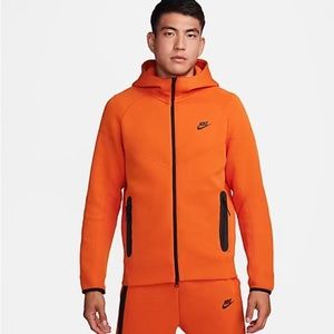 Brand New Nike Sportswear Tech Fleece suit